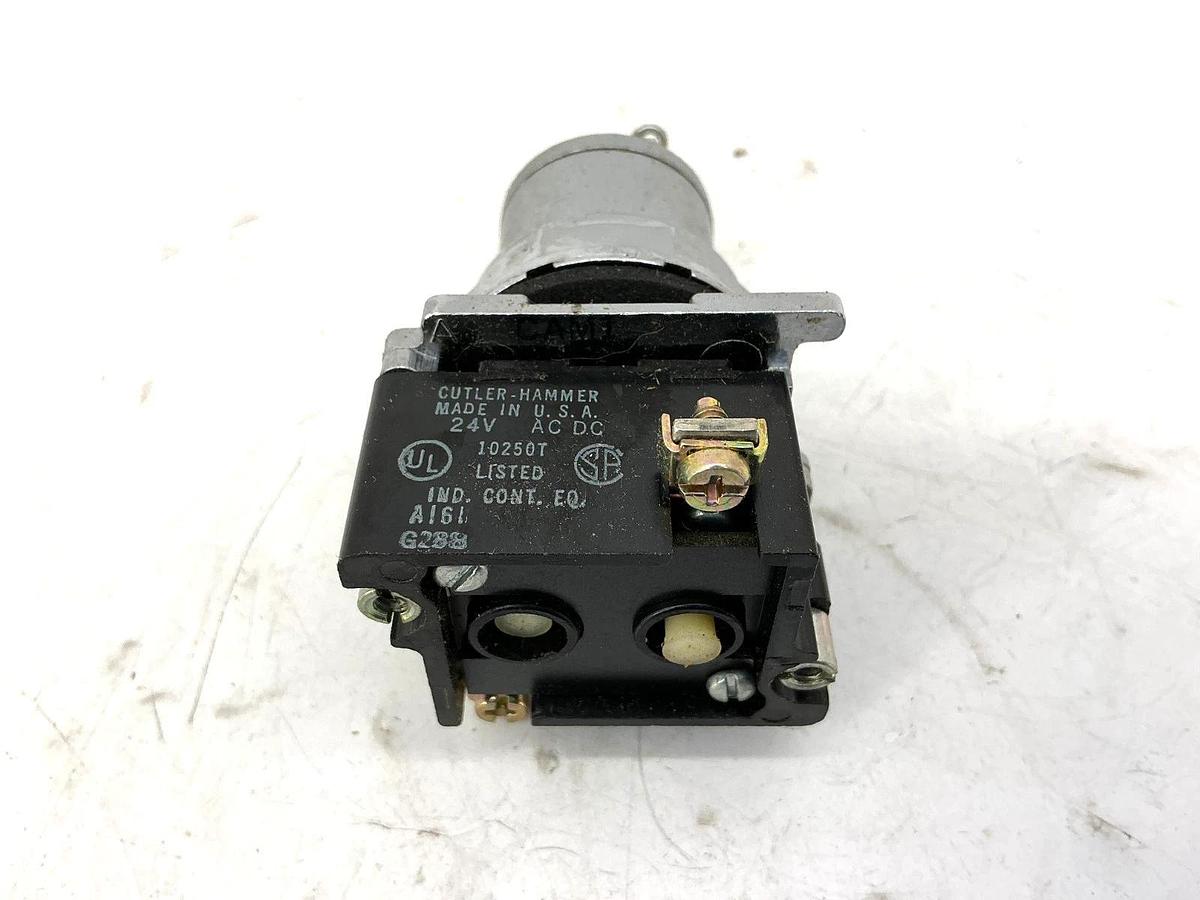 New Eaton Cutler-Hammer 10250T6221 Illum. Selector Switch 2Pos Maintained 24V