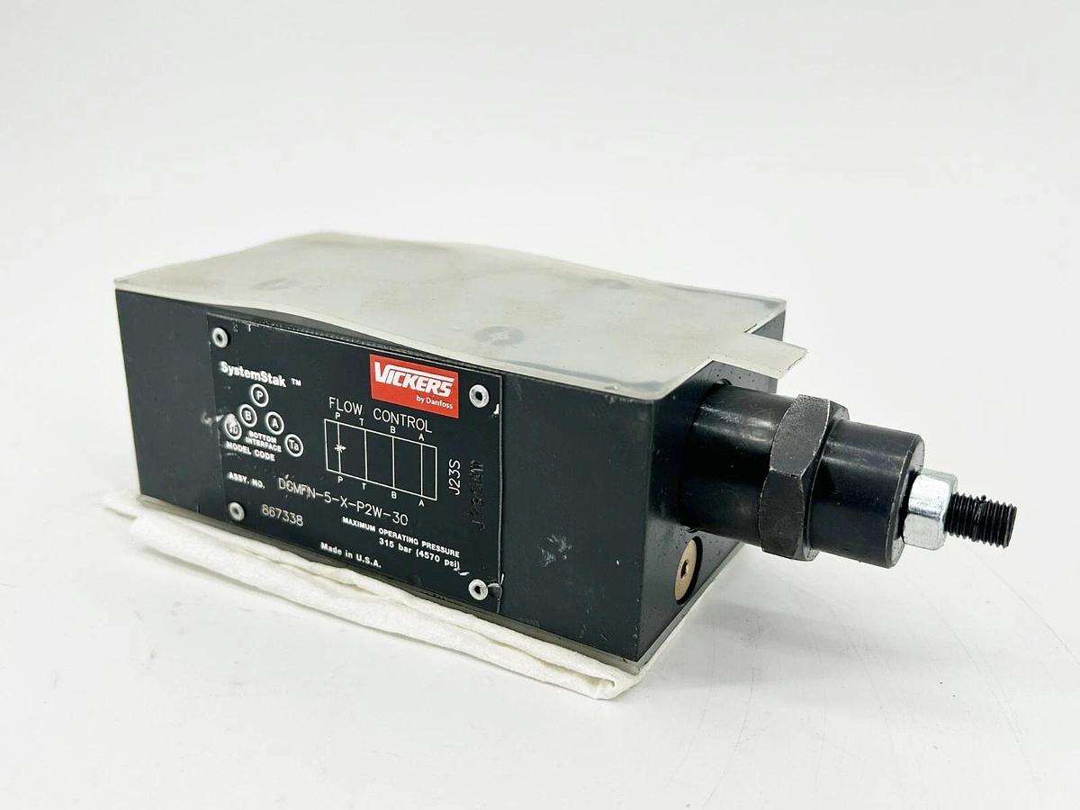 New Danfoss Vickers DGMFN-5-X-P2W-30 Flow Control Valve 4570psi 867338 - No Box