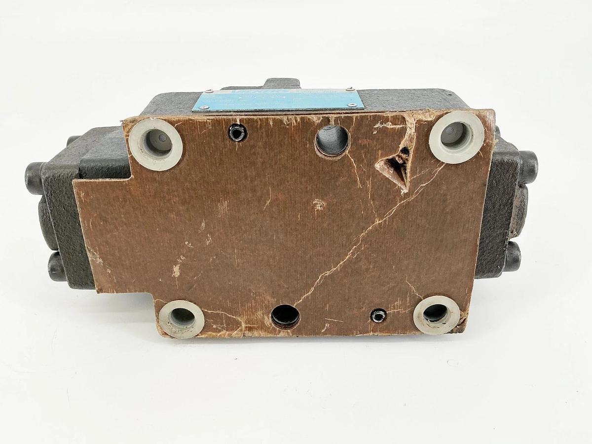 New Vickers DG5S-8-3C-2-M-U-H5-30 Solenoid Valve 3000PSI 24VDC 02-397371