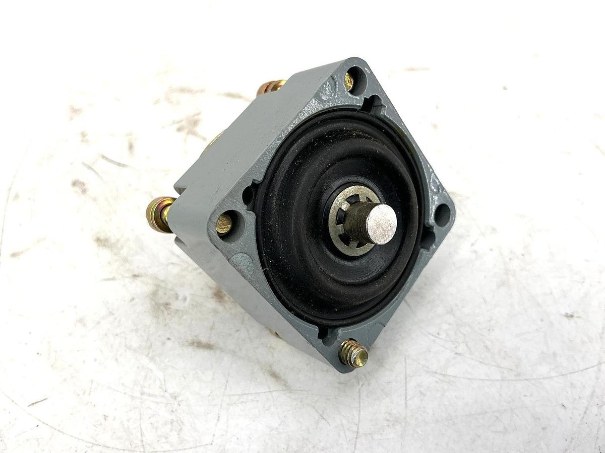 New Eaton Cutler-Hammer E50DW2 Ser A1 Limit Switch Heavy Duty Wobble Head