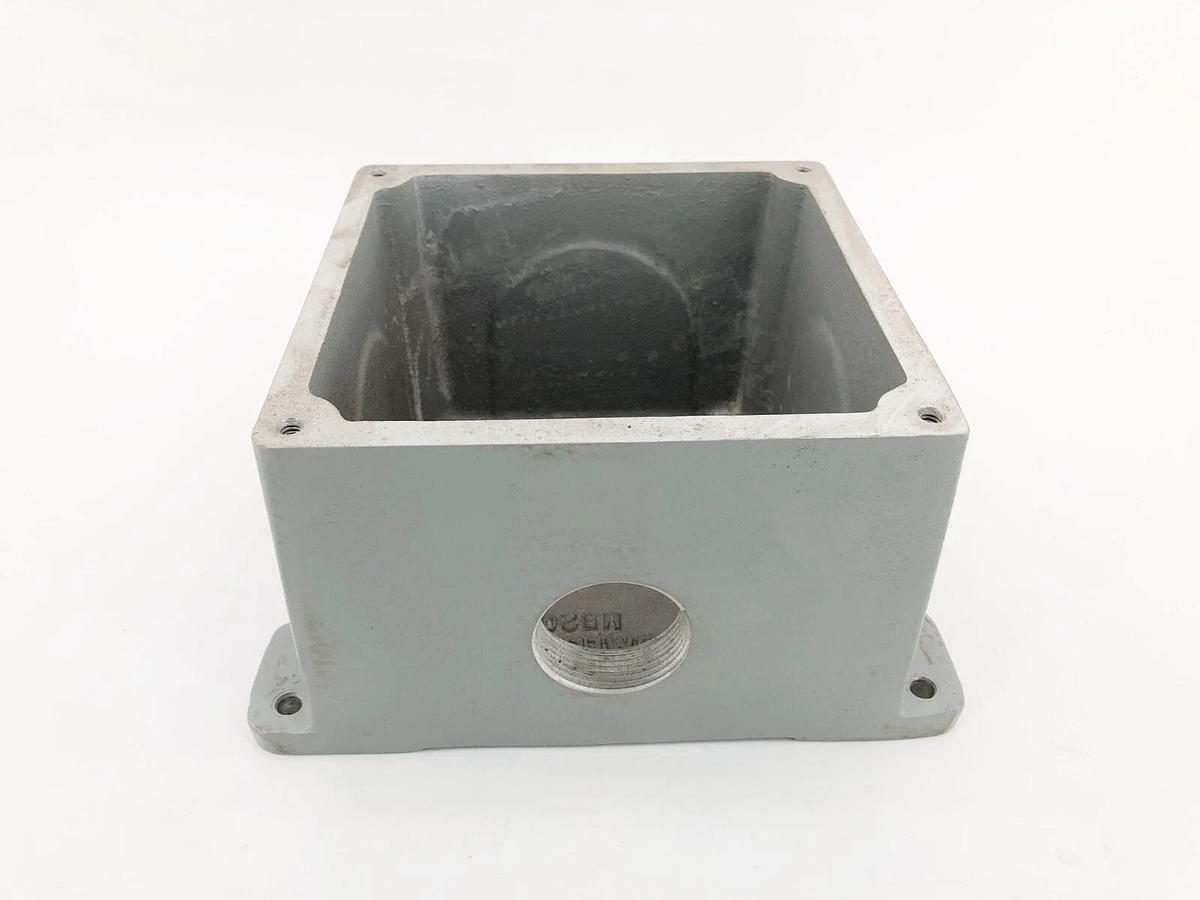 New Meltric 7T6F0N15 Metal Box 1-1/2" NPT Size 6