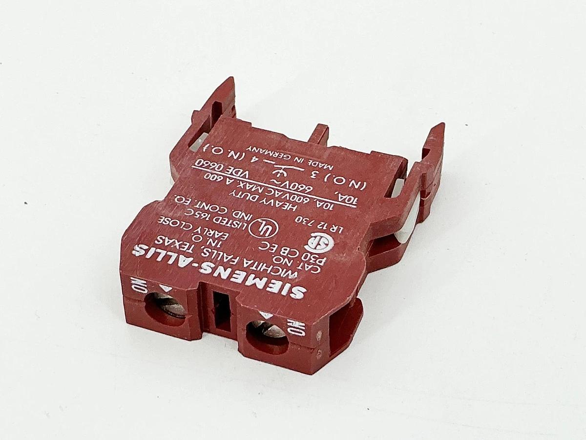 New Siemens 3SB1400-0R Contact Block 600V 10A P30CBEC