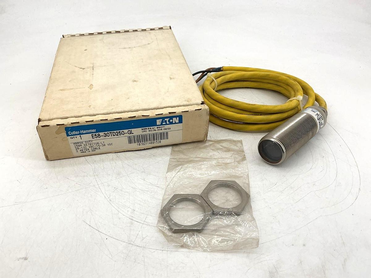 New Eaton Cutler-Hammer E58-30TD250-GL Ser A1 Photoelectric Sensor 132VAC 30VDC