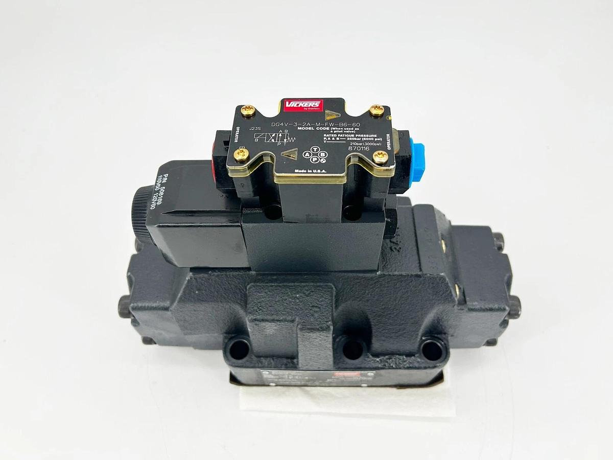 New Vickers DG5V-8-H-2A-M-FW-B-10 Directional Control Valve 02-325842 - No Box