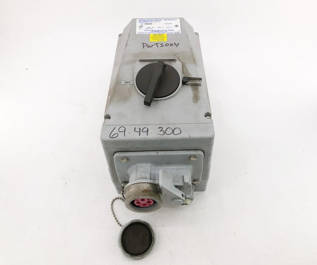 Used Eaton Crouse-Hinds CSR33542 Interlocked Arktite Receptacle (For Parts Only)