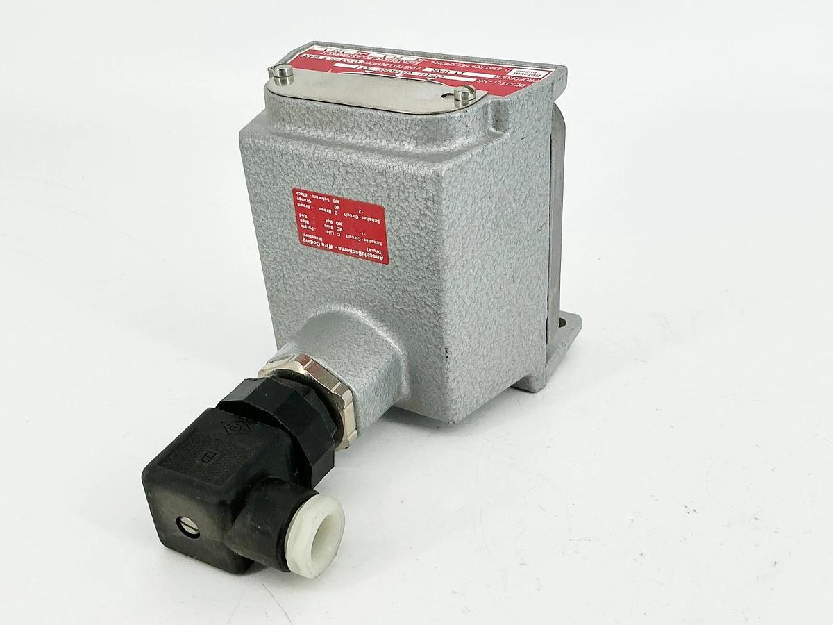 New Barksdale CD1H-GM80SS-ST4 Pressure Switch 11Bar 24VDC - No Box