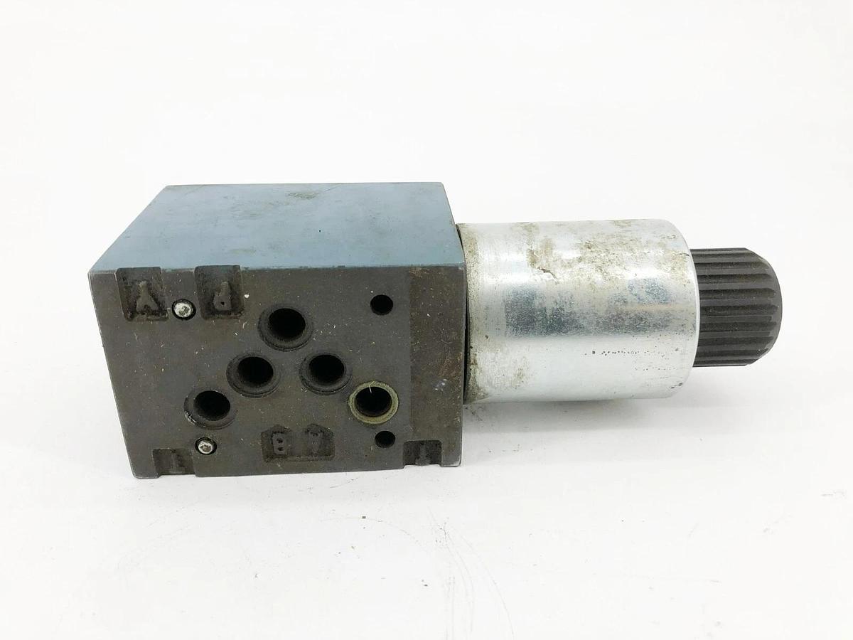 Used Bosch 0810001825 Hydraulic Valve 315bar 24V 1.74A 081WV10P1M1068WS024/00D0