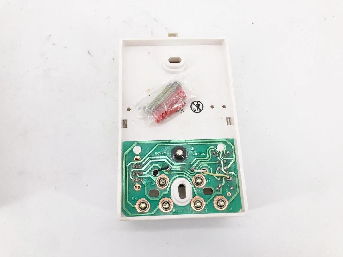 New Robertshaw 988-1 Mercury-Free Thermostat