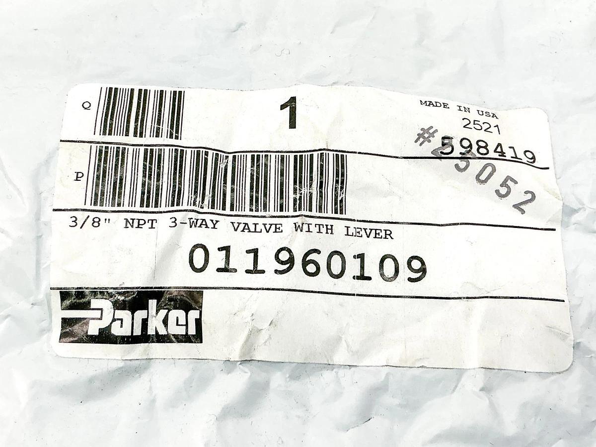 New Parker 011960109 3/8" 3-Way Control Valve With Lever - Sealed