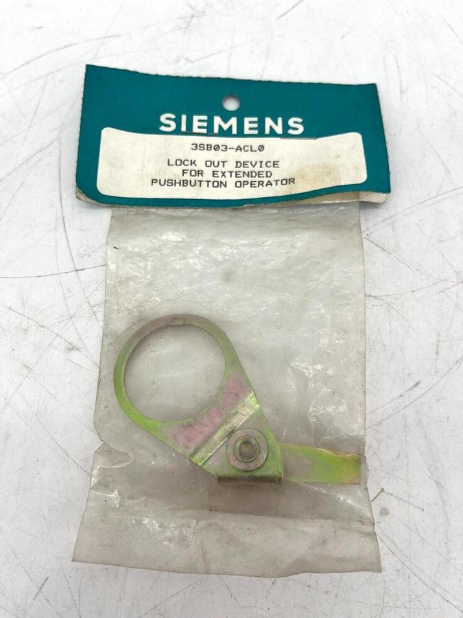 New Siemens 3SB03-ACL0 Lockout Device for Extended Pushbutton Operator