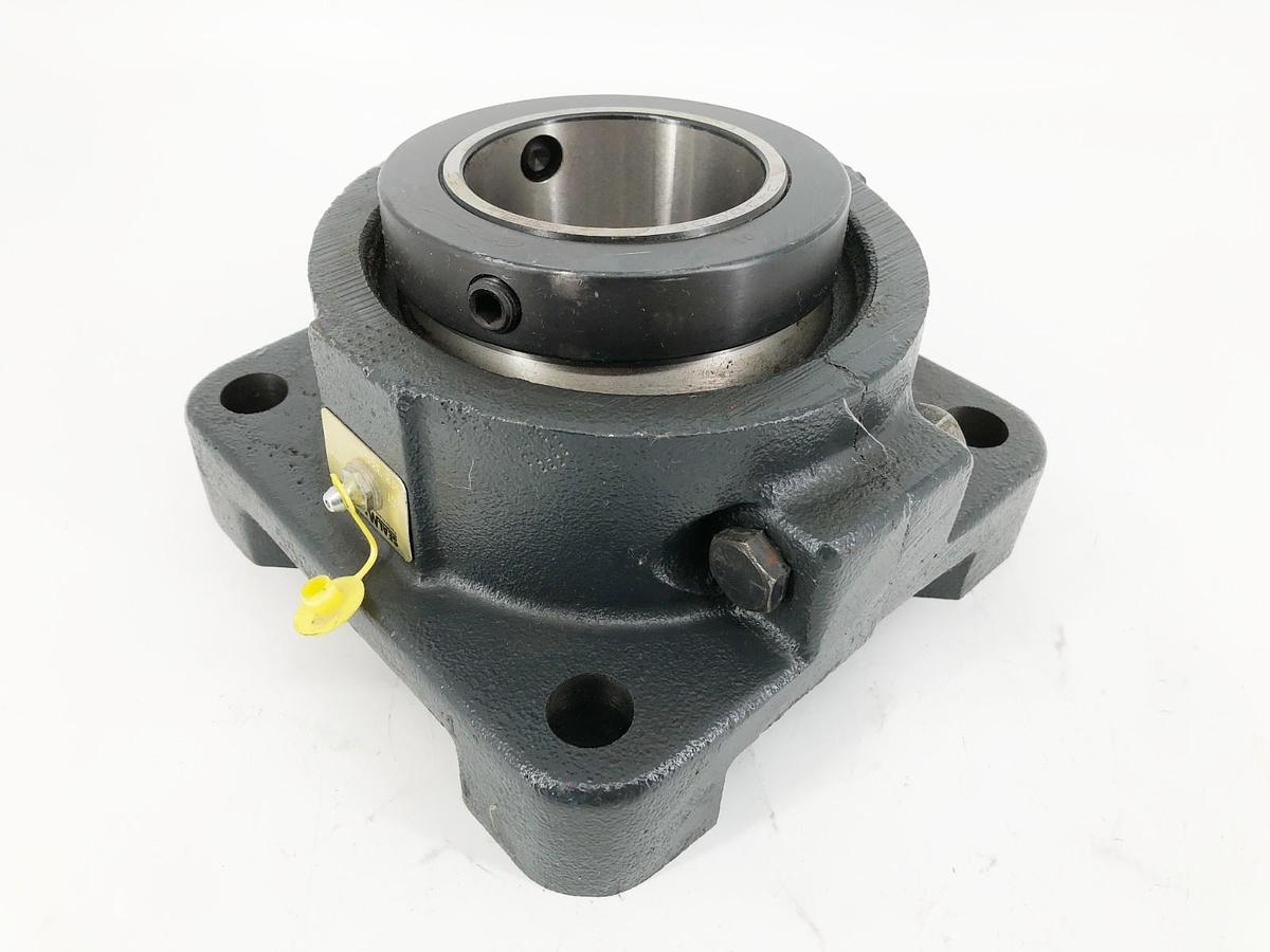 New Sealmaster RFB-300C Flange Mount Tapered Roller Bearing 3" Bore - No Box