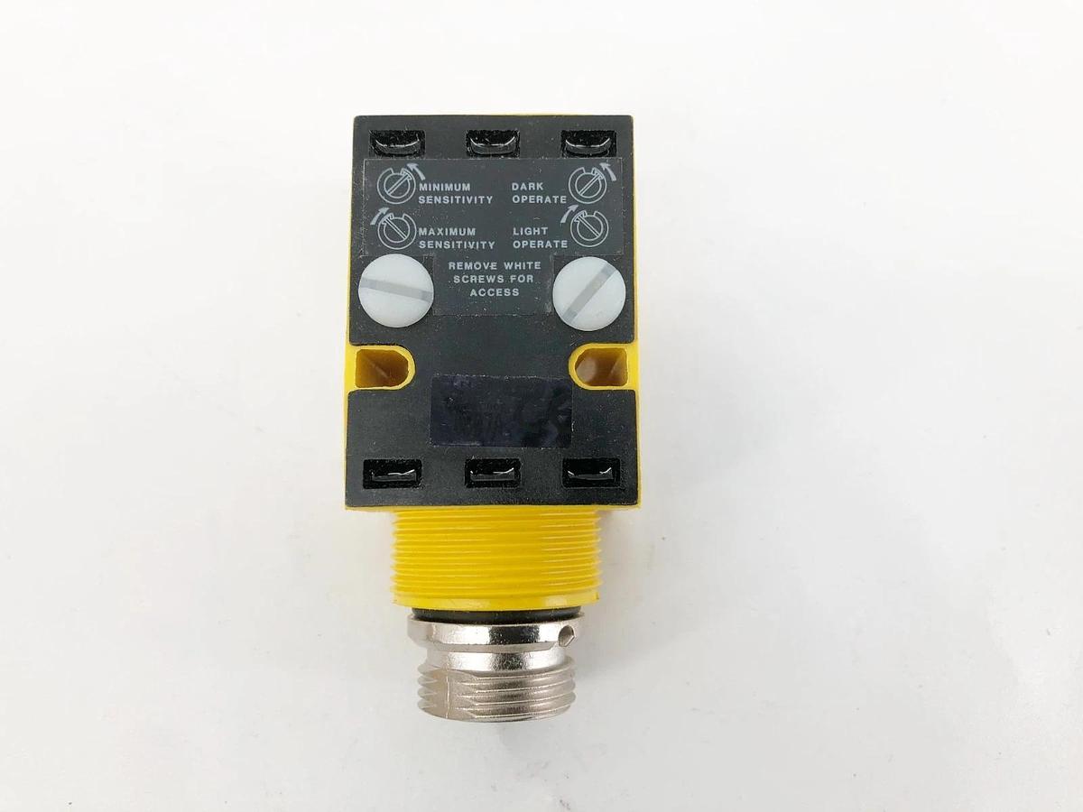 New Banner Engineering SM912CVQD Photoelectric Sensor 10-30VDC 26030