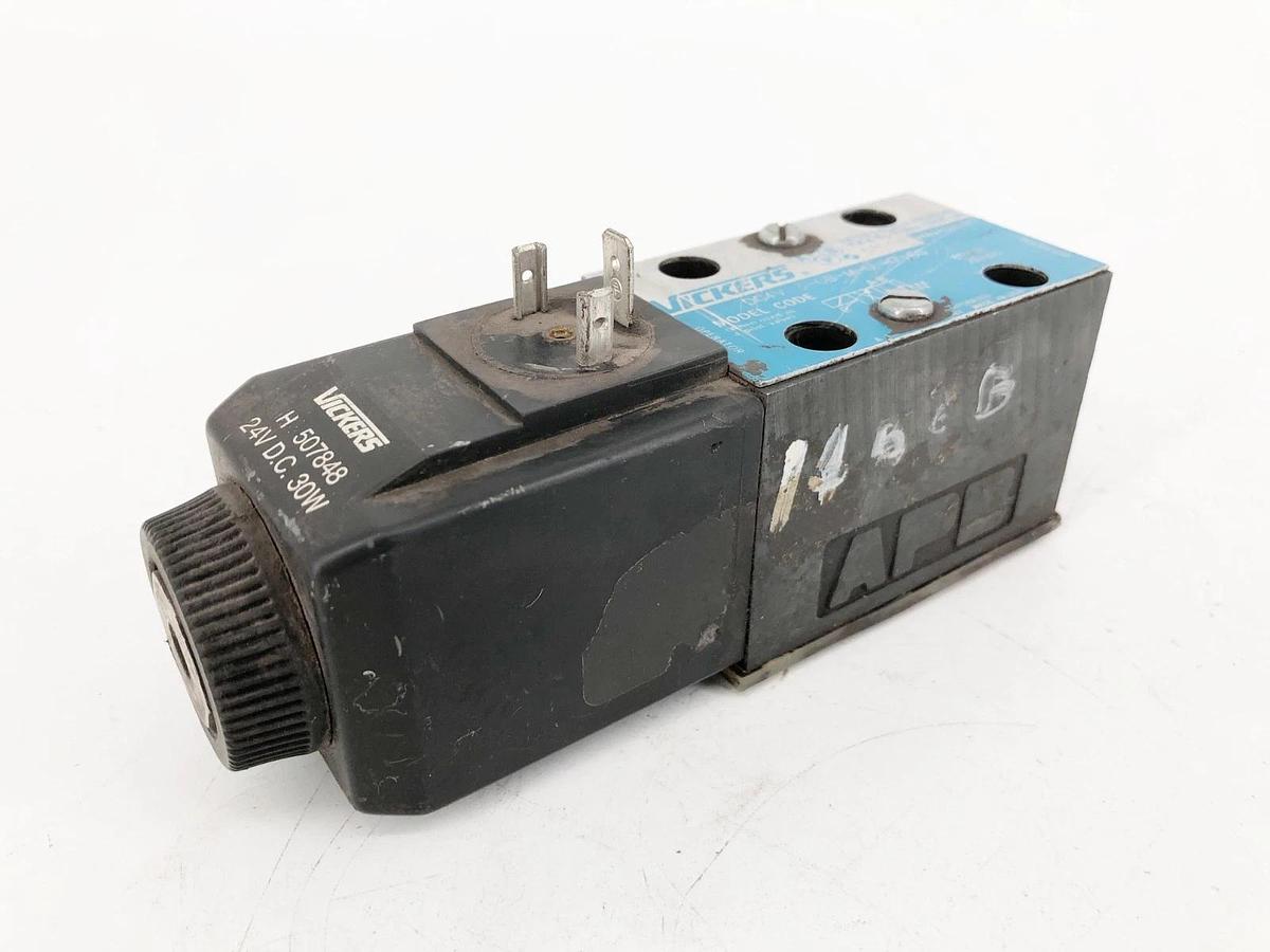 Used Vickers DG4V-3-0B-M-U-H7-60 Directional Control Valve 24VDC 859160
