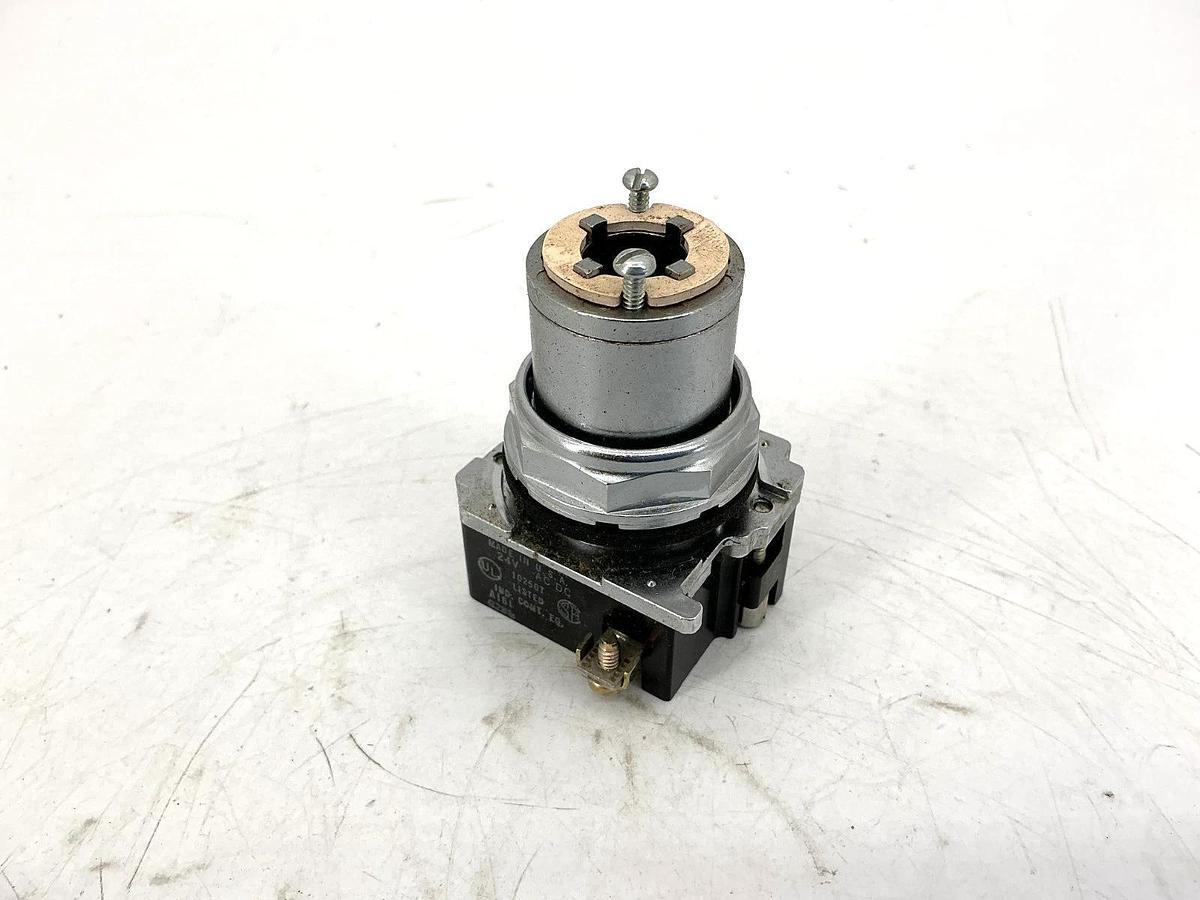 New Eaton Cutler-Hammer 10250T6221 Illum. Selector Switch 2Pos Maintained 24V
