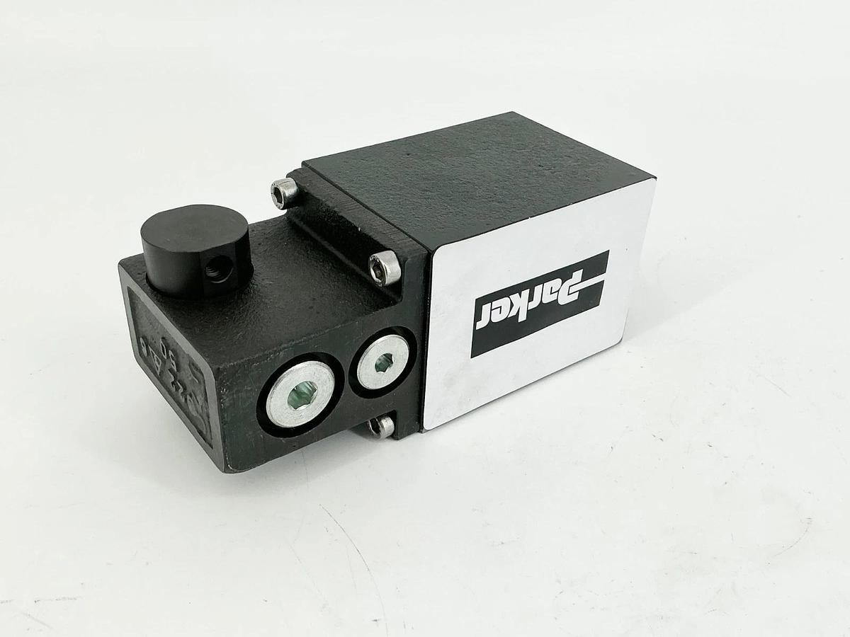 New Parker D3DL001CN4K42 Directional Control Valve 350Bar