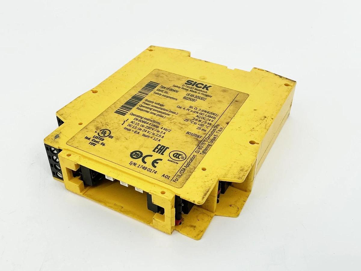 Used Sick UE48-30S3D2 Safety Relay 24VDC 2.6W 5VA 6025097- Parts Only