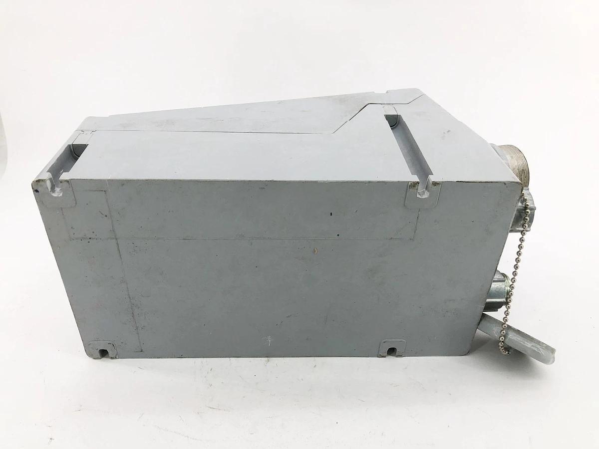 Used Eaton Crouse-Hinds CSR33542 Interlocked Arktite Receptacle (For Parts Only)