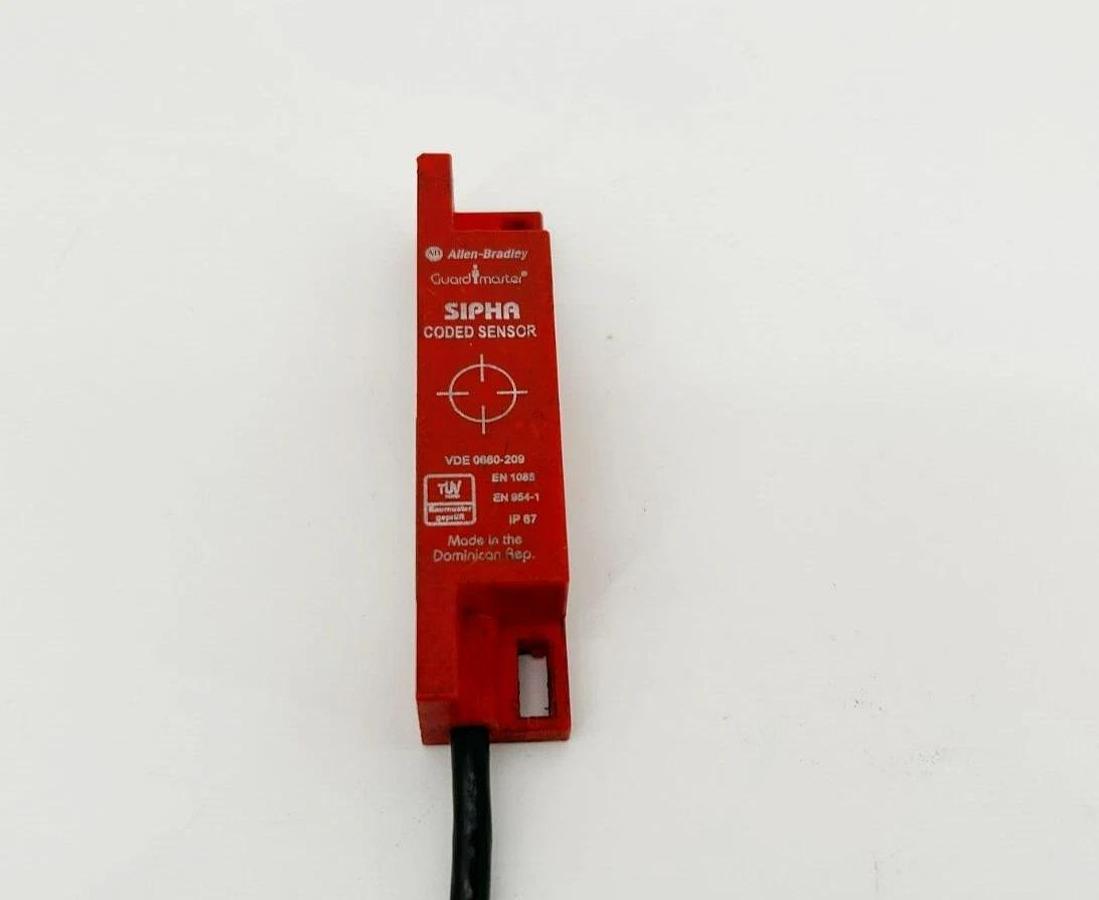 Used Allen Bradley 440N-S32023 Ser. B Non-Contact Safety Switch - 9ft. Cable