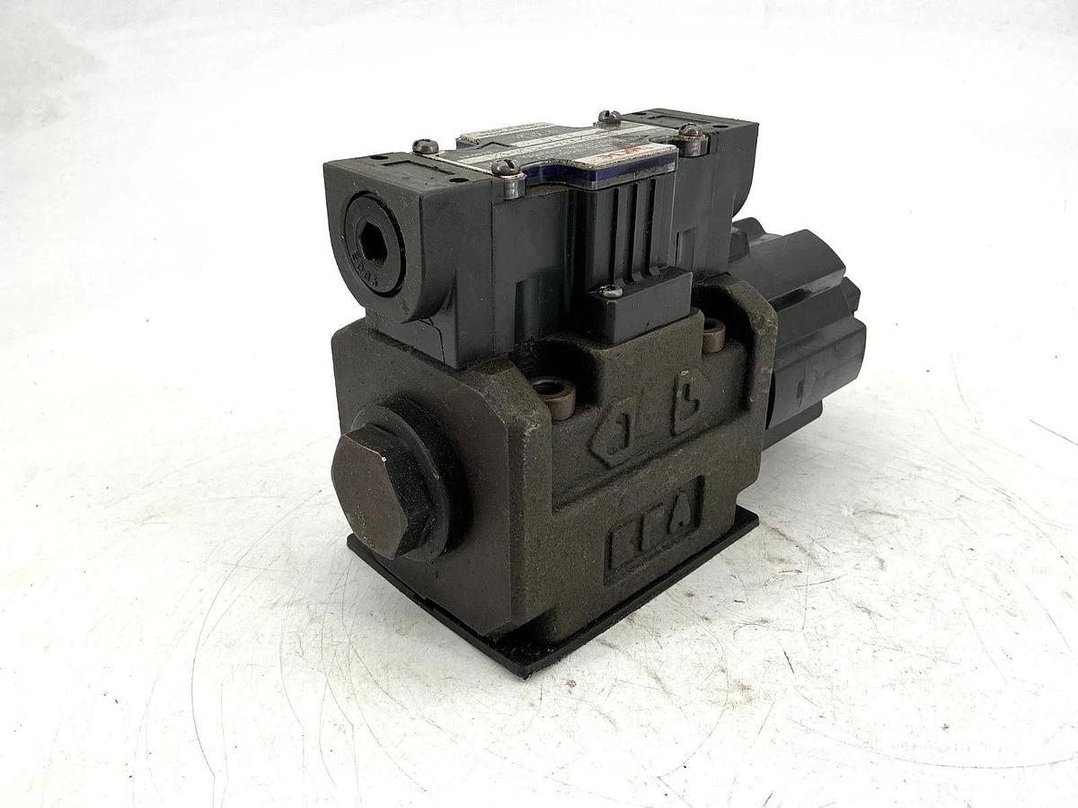 Used Nachi Hydraulics SS-G03-A3X-R-C115-E21 Directional Control Valve Wet Type 4-Way