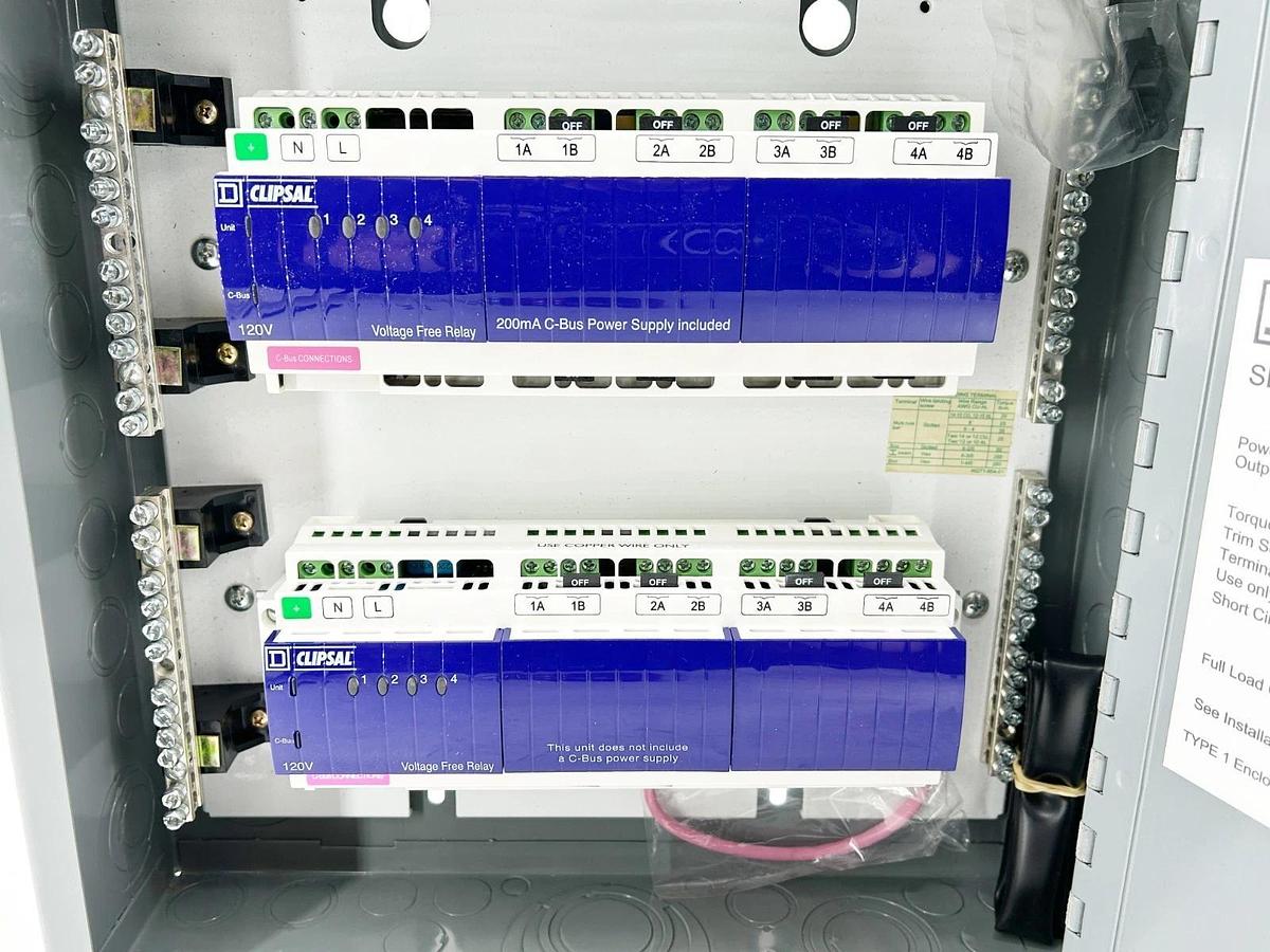 New Square D SLCZ082000T 8-Channel 20A Relay 120V With PS