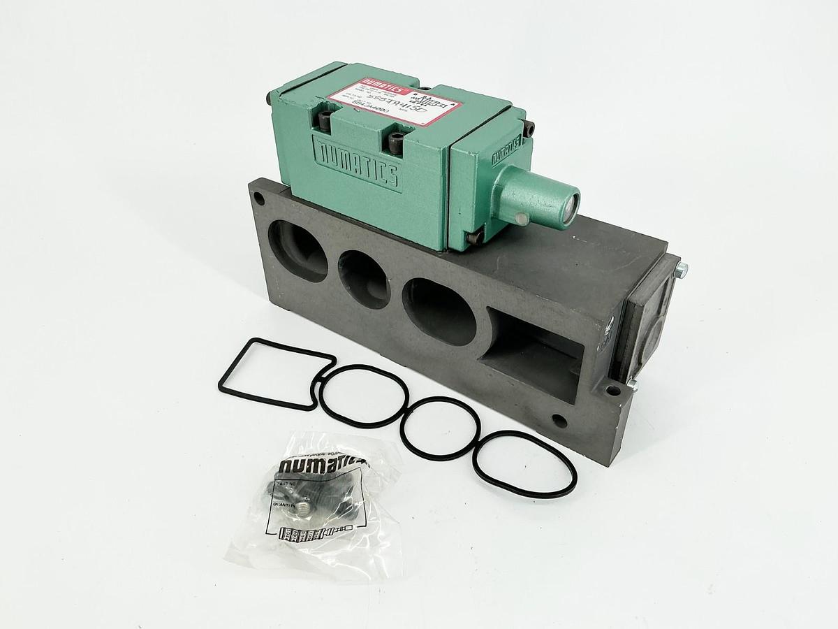 New Numatics 555TA4150 Solenoid Valve 150PSIG 554JA400O