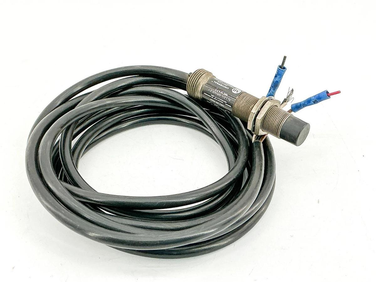 Used Allen Bradley 871U-V8B18 Cylindrical Inductive Proximity Sensor 150V Ser.A