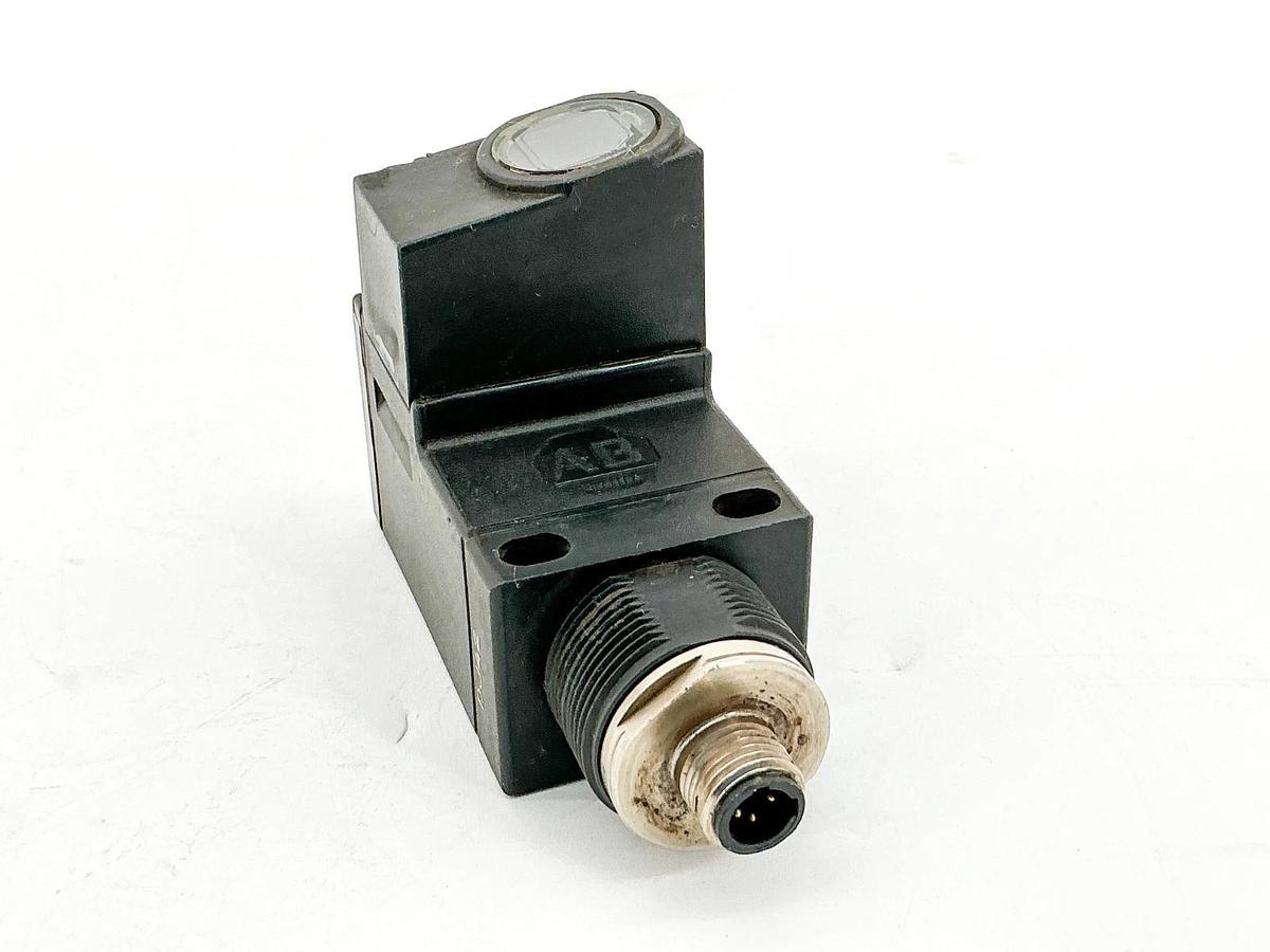 Used Allen Bradley 42GRC-9203-QD1 Photoswitch Sensor 264VAC 4VA Ser.B