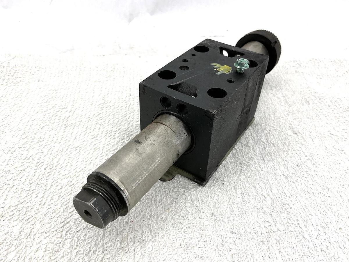 Used Vickers DG4V-3S-6C-M-FTWL-B5-60 Solenoid Directional Valve 5000PSI
