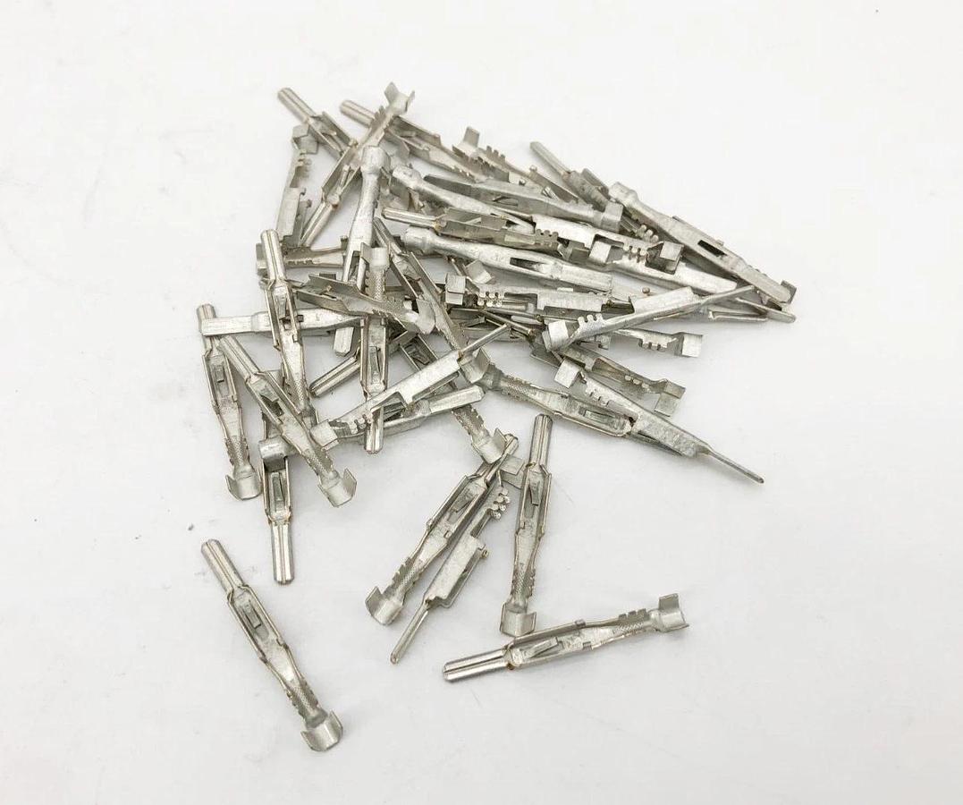 Lot of 44 New 12034047 Male Clock Terminal Connectors