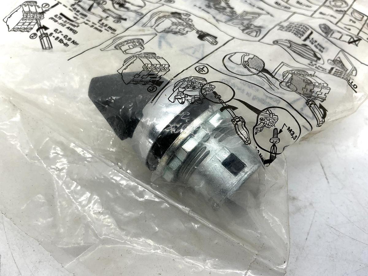New Allen Bradley 800FM-SM22 Series A Maintained Selector Switch Black 2Pos
