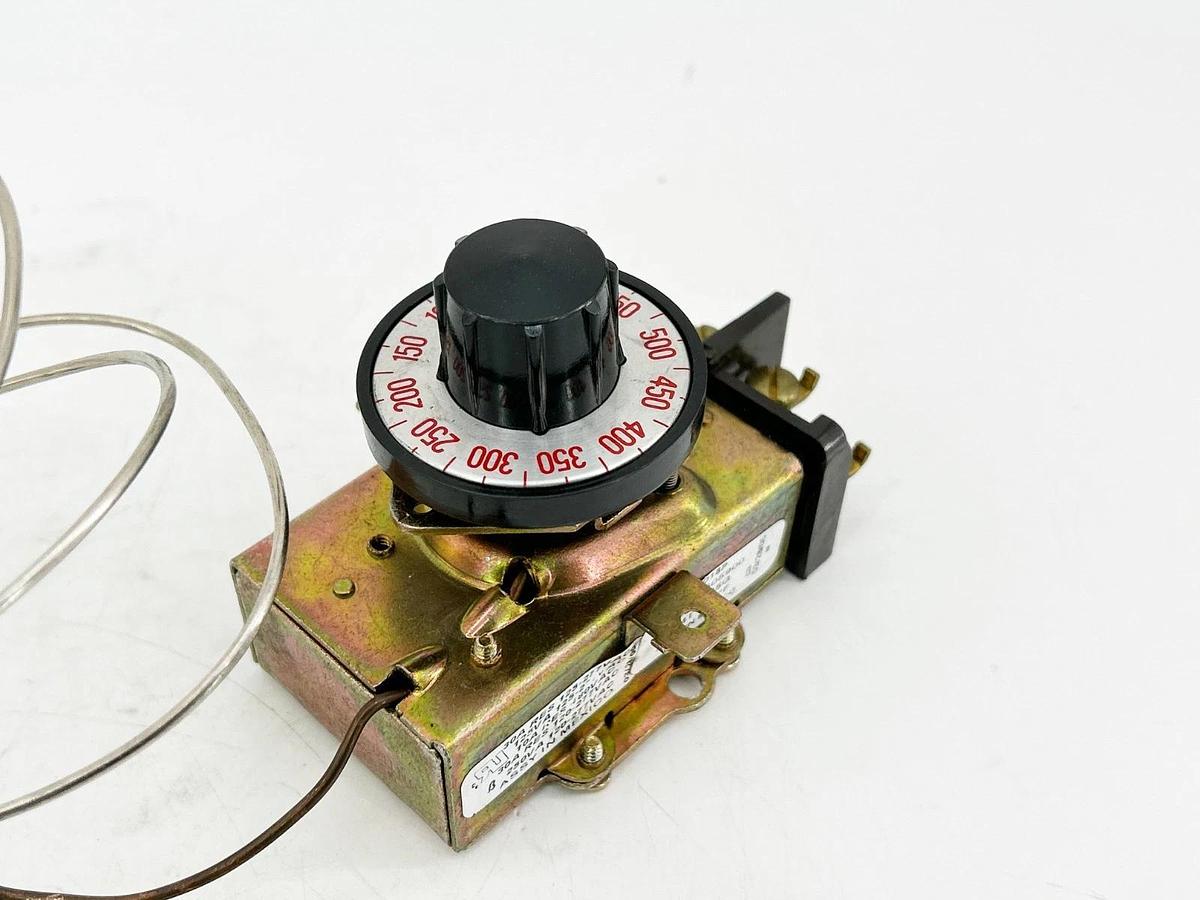 Used Robertshaw D1F70605900 Thermostat Control 100-550F Capillary 60"