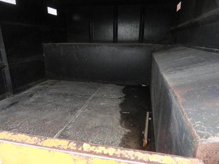 Used 2011 FREIGHTLINER BUSINESS CLASS M2 106