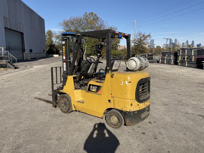 8,000 POUND CATERPILLAR FORKLIFT MODEL GC40KS MFG. 2015 CATERPILL...
