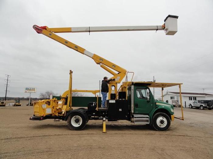 Used 2010 FREIGHTLINER BUSINESS CLASS M2 106