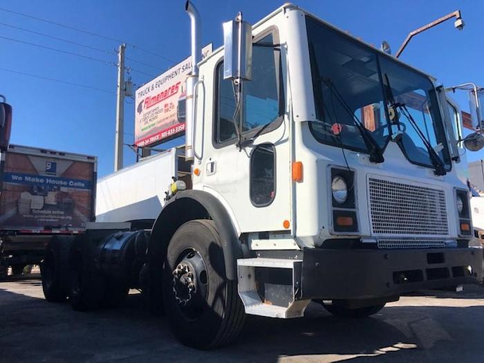 1999 MACK MR688S DAYCAB TRUCK