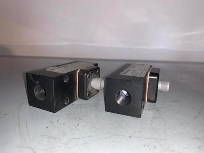 Bosch 0821 100 081 Pressure measure. M12 Analog ou