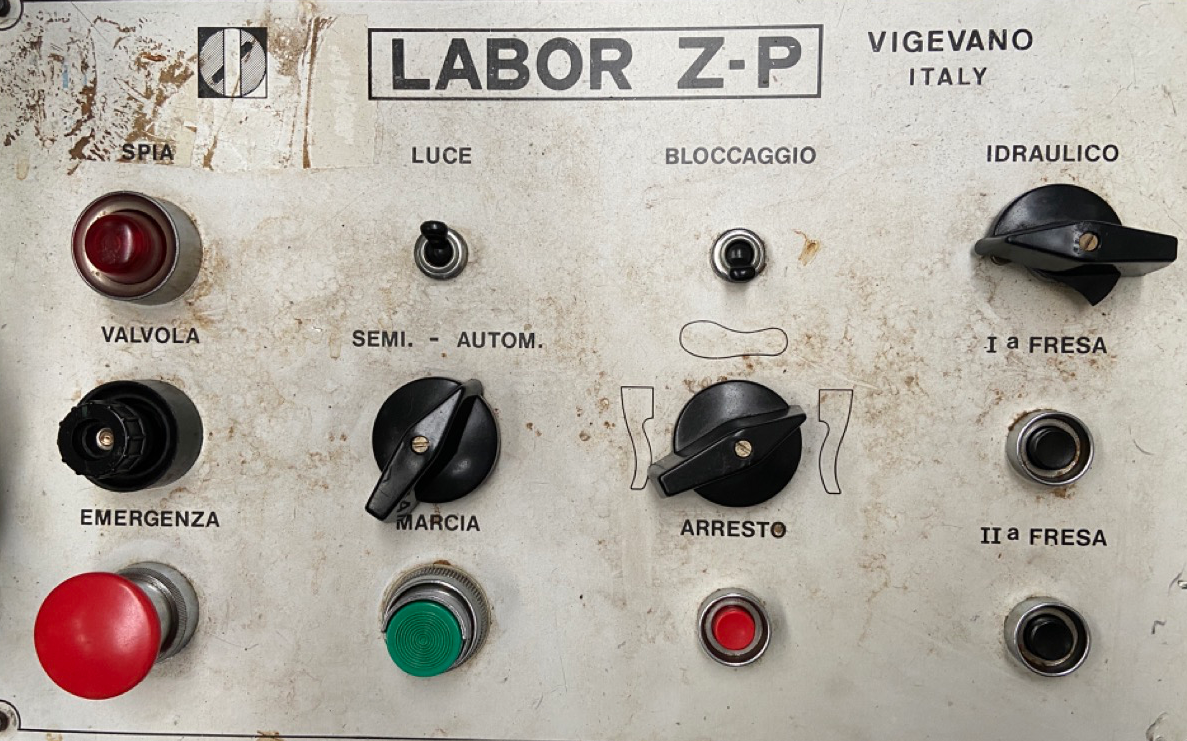 Usato Fresatrice idraulica, semiautomatica, a 2 teste, con caricatore