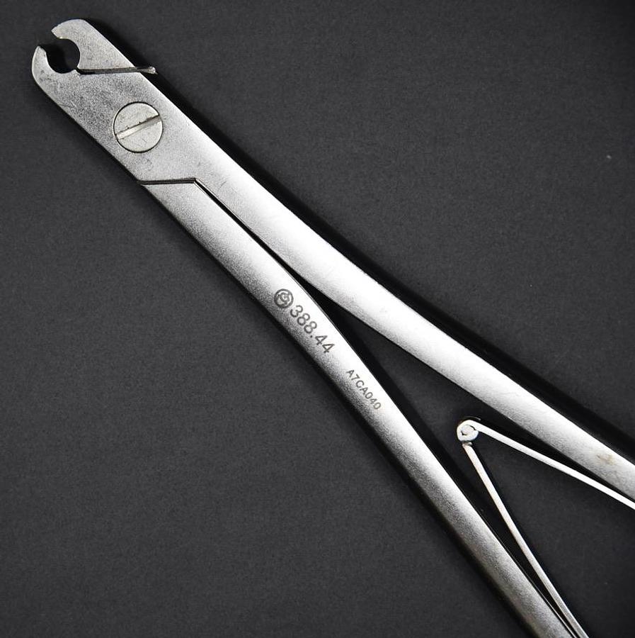 Used Synthes 388.44 Spine USS 6mm Rod Holding Forceps