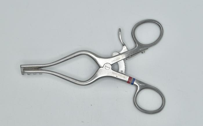 Used V Mueller SU 3110-001A Weitlaner Retractor