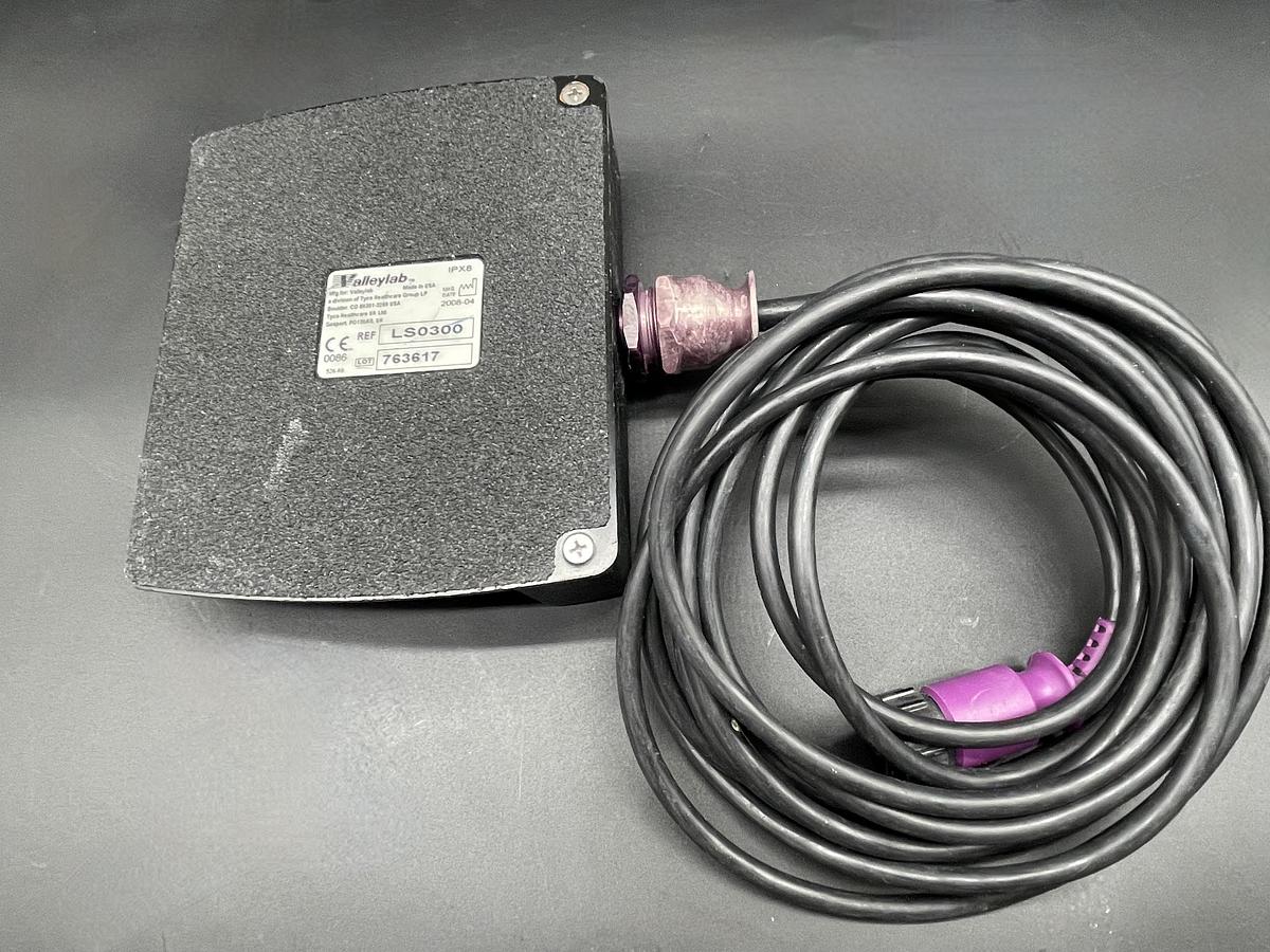 Used Covidien LS0300 LigaSure Tissue Fusion Footswitch, Purple