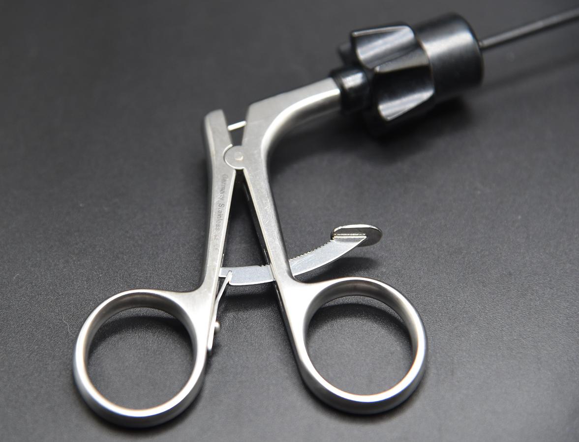 Used INTEGRA LIFESCIENCES PRODUCTION CORPORATION 630147 Babcock Forceps