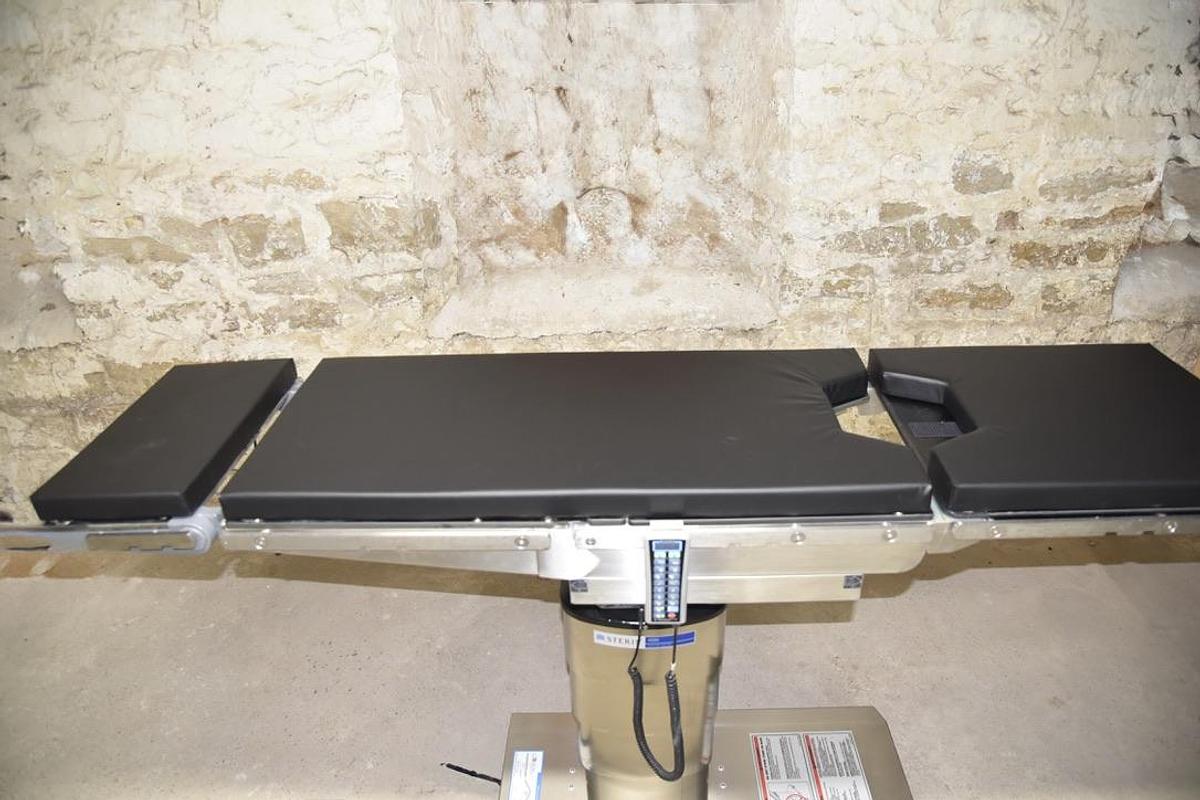 Refurbished Steris 4085 Surgical Table with New Pads & Hand Control