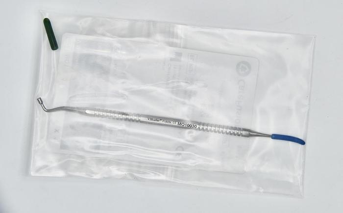 V. MUELLER MO10030 ORAL GAUZE DIRECTOR AND LIGATURE TUCKER DOUBLE-ENDED OVERALL LENGTH 6-3/4" (17.1CM)
