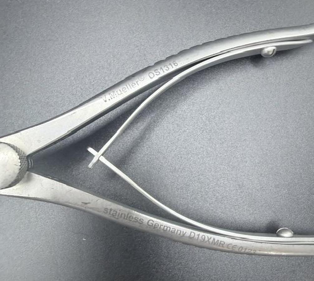 Used STERIS CORPORATION OS1316 Self-Retaining Surgical Retractor