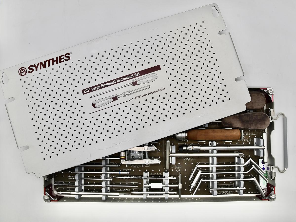 Used SYNTHES 115.401 Large Fragment LCP Instrument Set