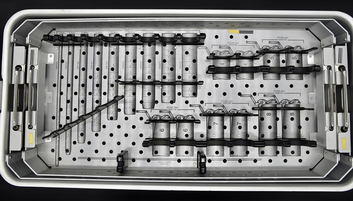 MEDTRONIC 7572001 SOFAMOR DANEK CD HORIZON SEXTANT II INSTRUMENT CASE WITH LID AND INSERTS