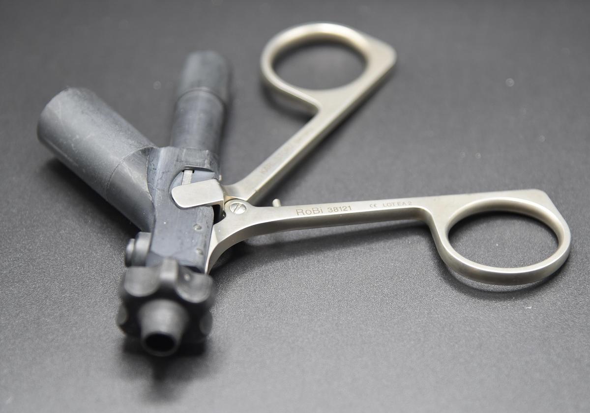 Used Karl Storz 38121 Robi Standart Ring Handle