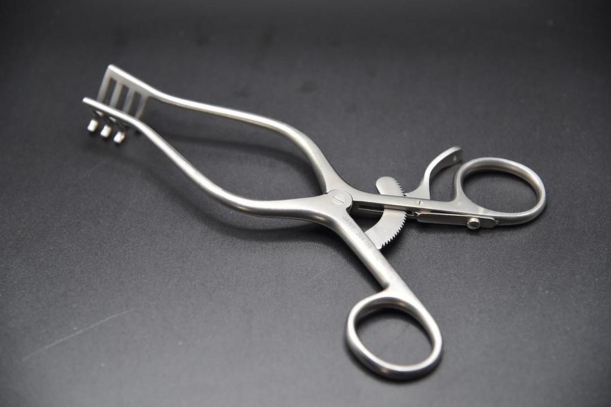 Used Jarit 204-156 Weitlaner Retractor, 6-1/2" Length, 3x4 Prongs