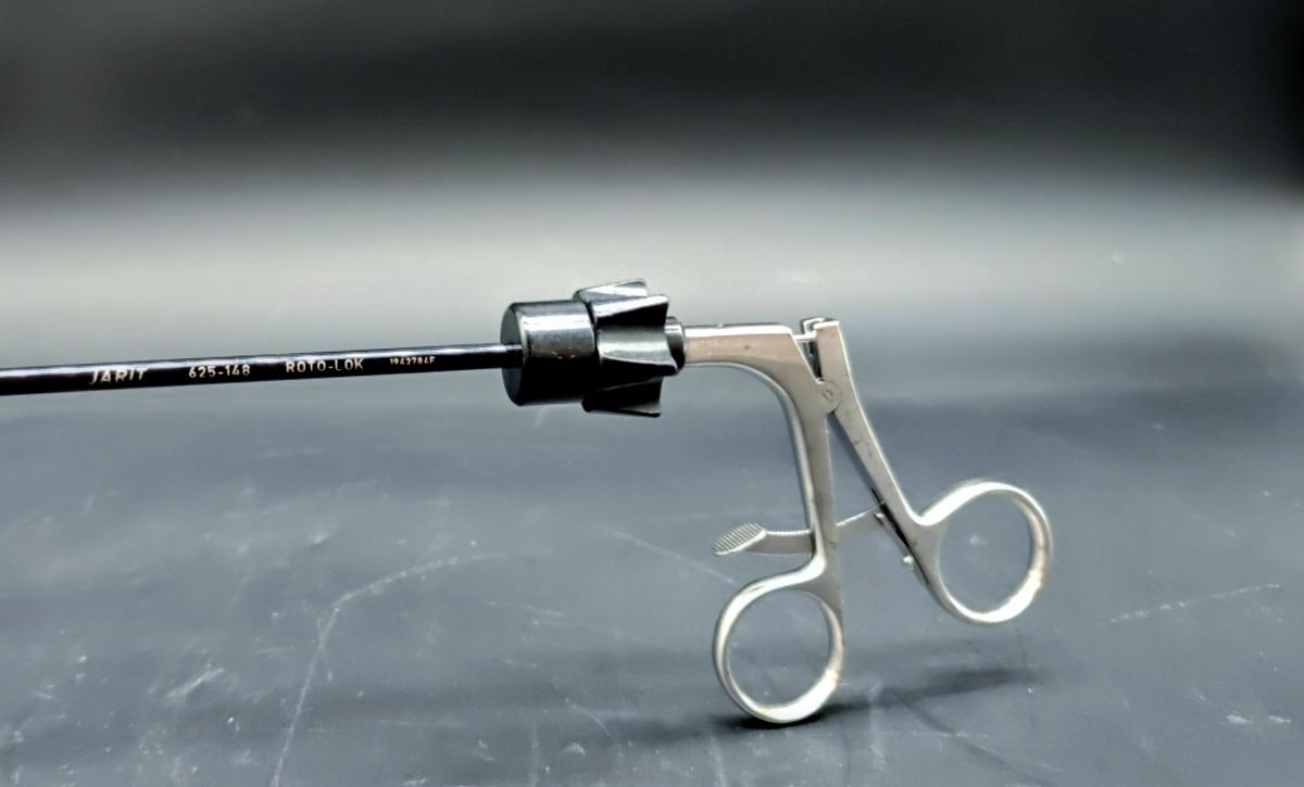 Used INTEGRA LIFESCIENCES PRODUCTION CORPORATION 625148 Grasping Forceps