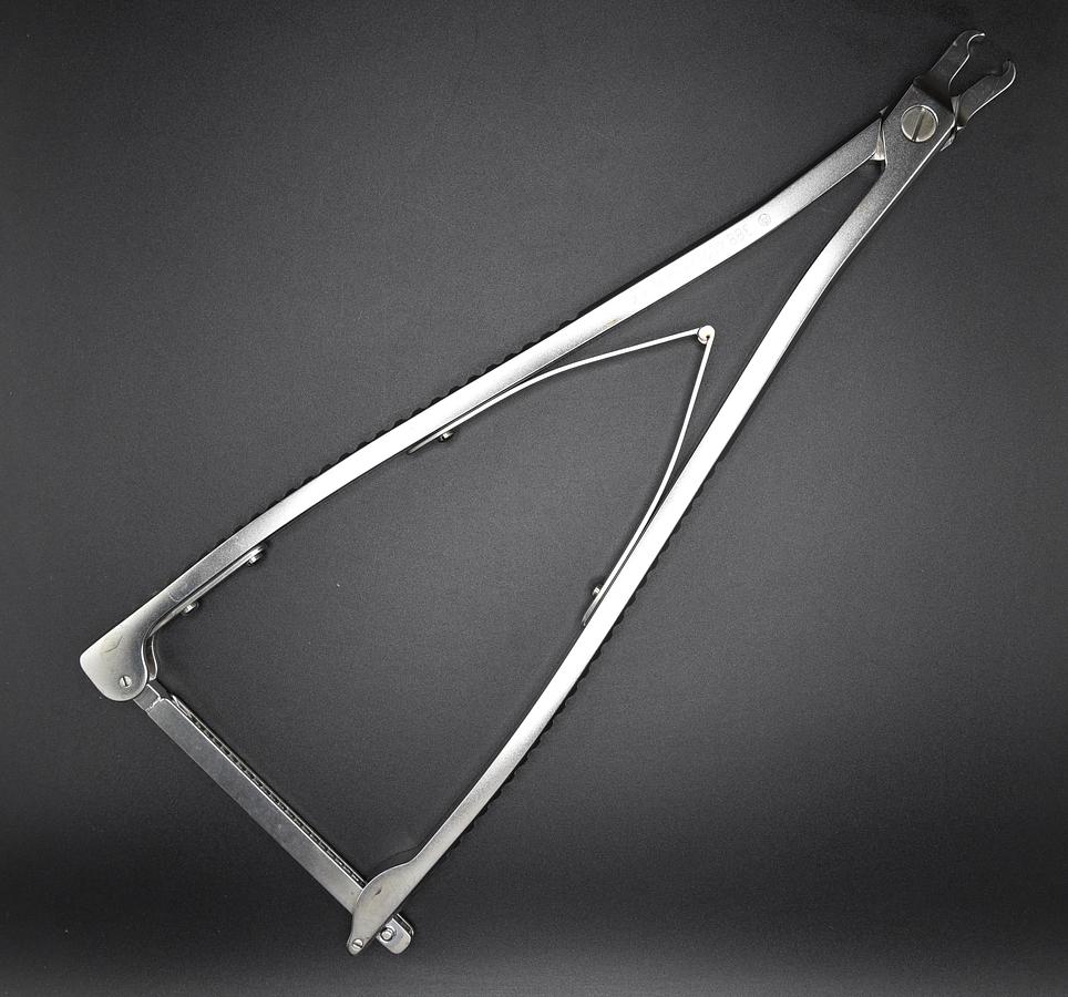 Used SYNTHES 6mm Rod Holding Forceps w/ Narrow Jaws, ClickX, Reference 388.409